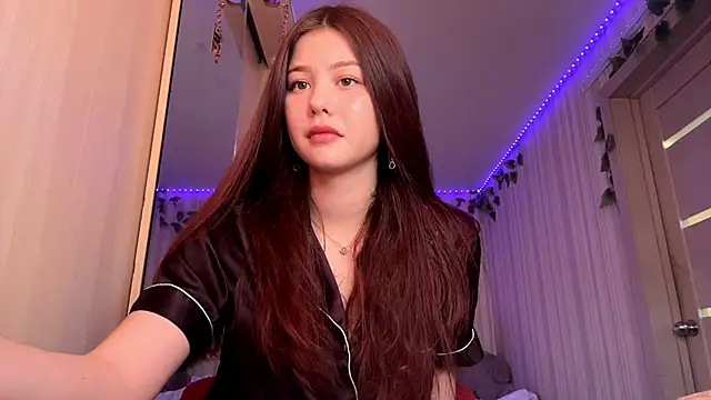 Snapshot of CutieSlim chatting on 12.17.25 CutieSlim online show from 12.17.25