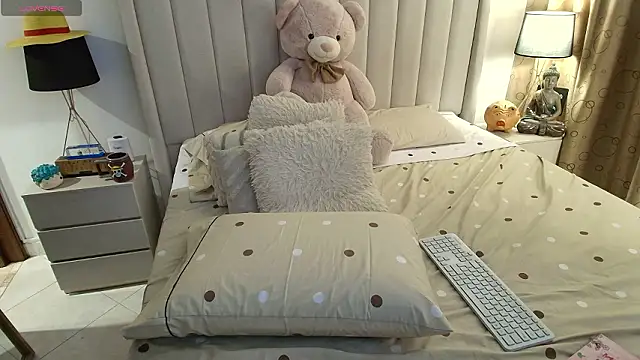 Emyii  online show from 03.21.26