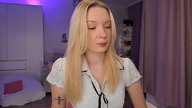 Snapshot of Tiffany_Paw chatting on 12.02.25 Tiffany Paw online show from 12.02.25