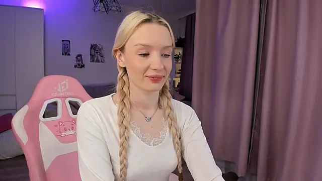 Tiffany Paw online show from 03.25.26