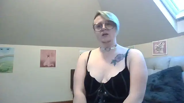 queerlyjaz online show from 11.22.25
