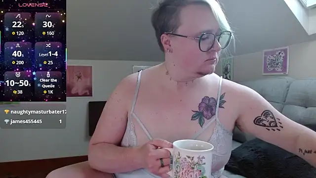 Snapshot of queerlyjaz chatting on 05.15.26 queerlyjaz online show from 05.15.26