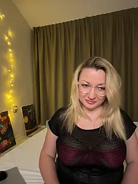 MilaLove   online show from 11.18.25