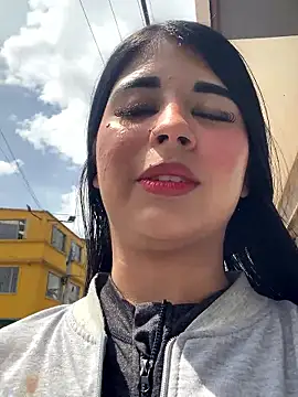 Snapshot of Dannii- chatting on 02.05.26 Dannii- online show from 02.05.26