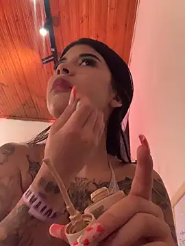 Snapshot of Dannii- chatting on 02.08.26 Dannii- online show from 02.08.26