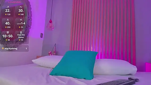 Snapshot of nicolesteele_ chatting on 11.26.25 nicolesteele online show from 11.26.25