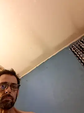 Snapshot of BIGDADDYSQUEEN chatting on 11.17.25 BIGDADDYSQUEEN online show from 11.17.25