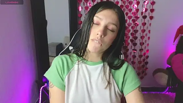 Snapshot of Dhanaee chatting on 12.23.25 Dhanaee online show from 12.23.25