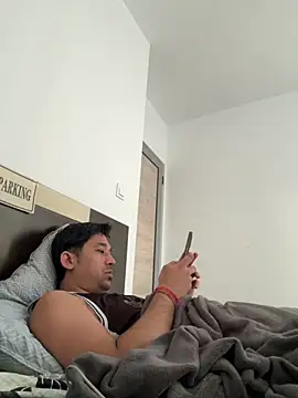 Snapshot of Jhonneeey chatting on 11.21.25 Jhonneeey online show from 11.21.25