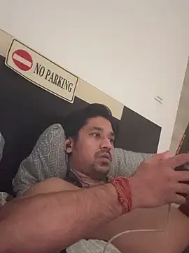 Snapshot of Jhonneeey chatting on 12.15.25 Jhonneeey online show from 12.15.25