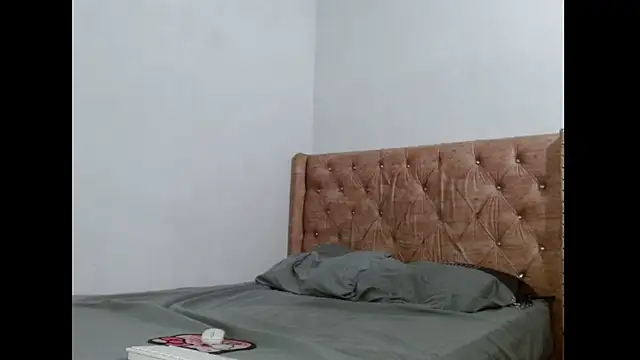 Alexx and Valentinoo online show from 11.18.25