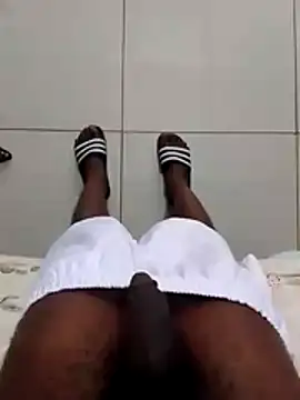 Snapshot of dicksosmall chatting on 11.19.25 dicksosmall online show from 11.19.25