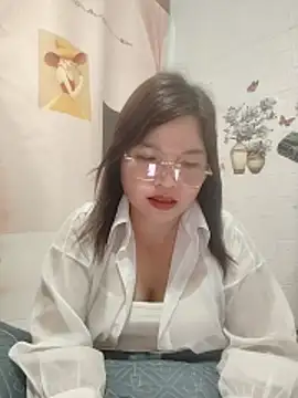 Snapshot of Cover-baa chatting on 04.18.26 Cover-baa online show from 04.18.26