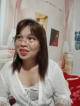 Snapshot of Cover-baa chatting on 05.13.26 Cover-baa online show from 05.13.26