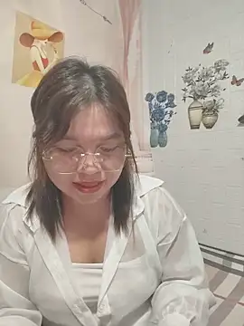 Snapshot of Cover-baa chatting on 05.30.26 Cover-baa online show from 05.30.26