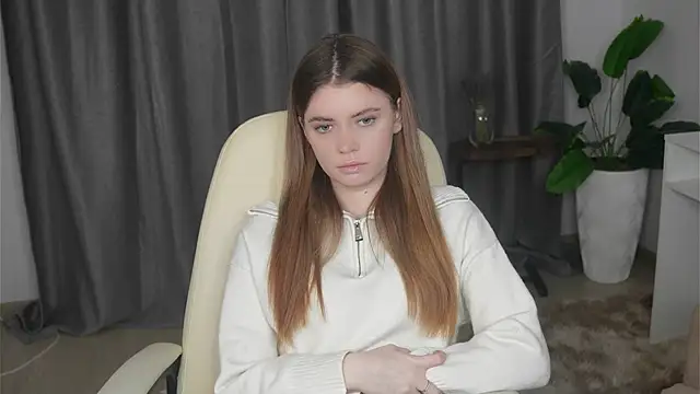 Snapshot of AngelesBenitz chatting on 11.18.25 AngelesBenitz online show from 11.18.25