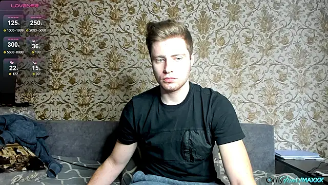 Snapshot of Maxhornyblondieman chatting on 02.08.26 Maxhornyblondieman online show from 02.08.26