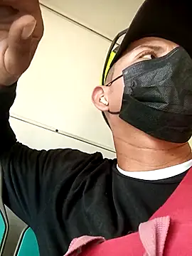 Snapshot of juunioreest chatting on 12.04.25 juunioreest online show from 12.04.25