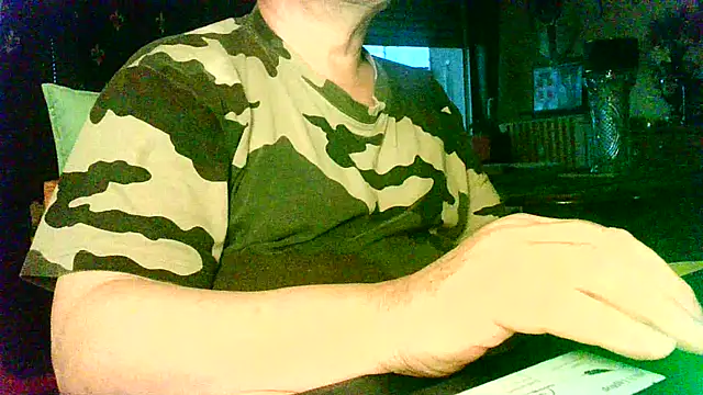 Snapshot of ALBONU73 chatting on 11.17.25 ALBONU73 online show from 11.17.25