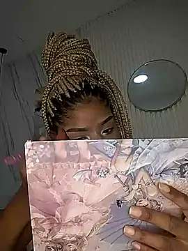 Snapshot of Afro_Luna chatting on 05.08.26 Afro Luna online show from 05.08.26