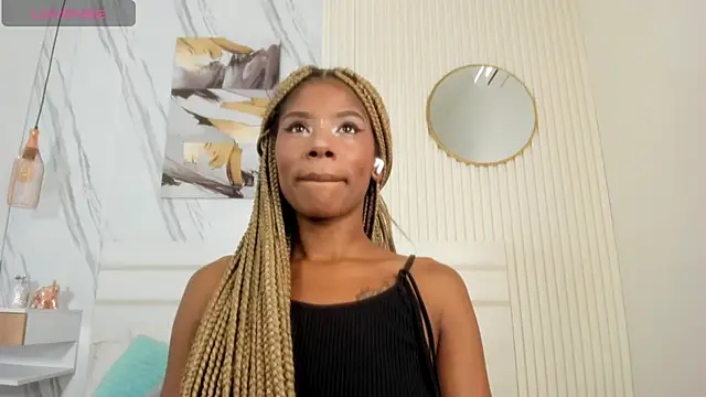 Snapshot of Afro_Luna chatting on 05.17.26 Afro Luna online show from 05.17.26