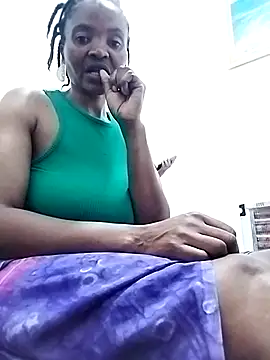 Snapshot of Brownsexynips14 chatting on 11.17.25 Brownsexynips14 online show from 11.17.25