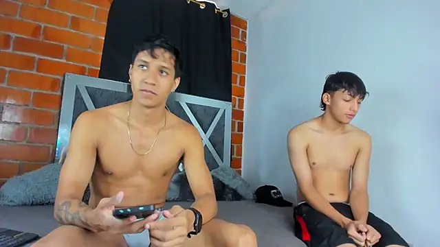 Snapshot of MaelSebasAndRobert1 chatting on 12.20.25 MaelSebasAndRobert1 online show from 12.20.25