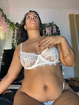 Snapshot of ArielleMillerr- chatting on 11.23.25 ArielleMillerr- online show from 11.23.25