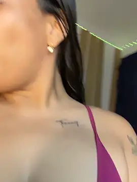 Snapshot of ArielleMillerr- chatting on 11.25.25 ArielleMillerr- online show from 11.25.25