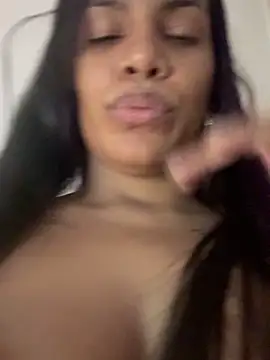 Snapshot of ArielleMillerr- chatting on 12.16.25 ArielleMillerr- online show from 12.16.25