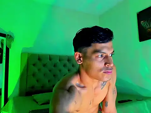 Snapshot of blorelopez chatting on 12.02.25 blorelopez online show from 12.02.25