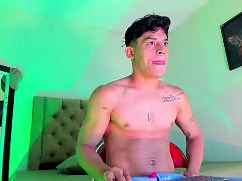 Snapshot of blorelopez chatting on 12.03.25 blorelopez online show from 12.03.25