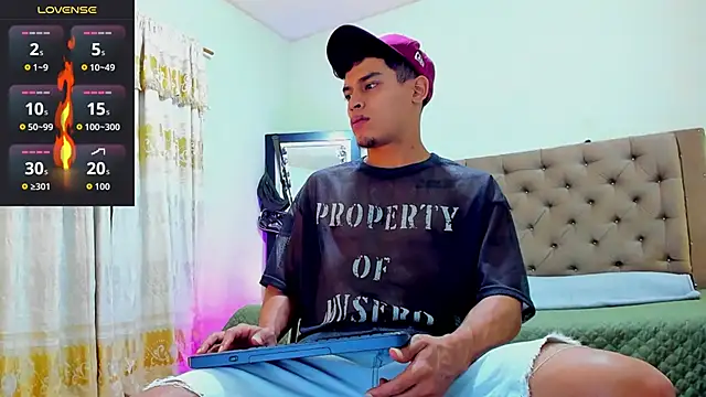 Snapshot of blorelopez chatting on 01.08.26 blorelopez online show from 01.08.26