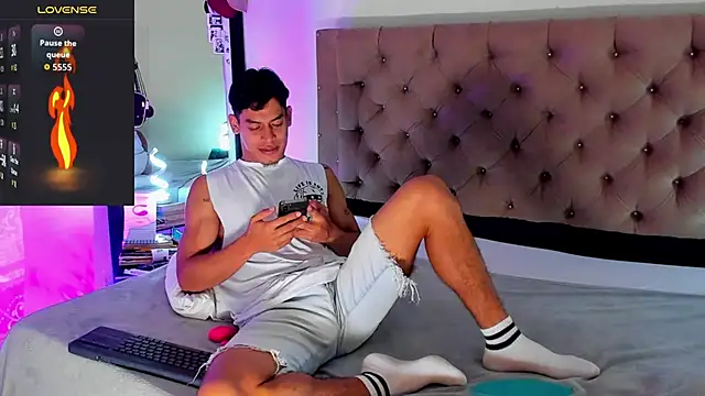 Snapshot of blorelopez chatting on 01.09.26 blorelopez online show from 01.09.26