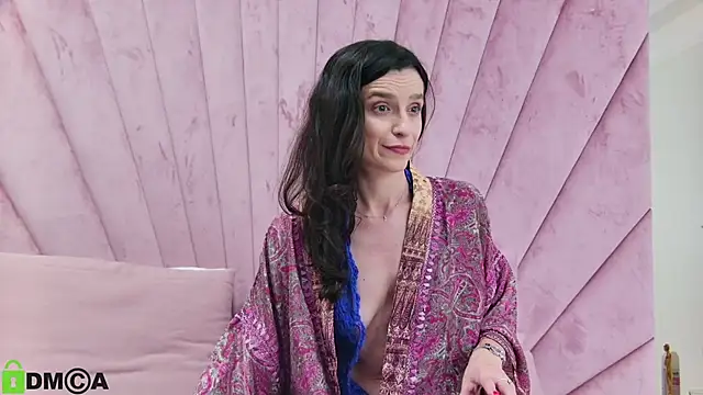 Snapshot of AnnaHarperX chatting on 01.08.25 AnnaHarperX online show from 01.08.25