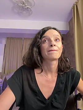 Snapshot of AnnaHarperX chatting on 09.10.25 AnnaHarperX online show from 09.10.25