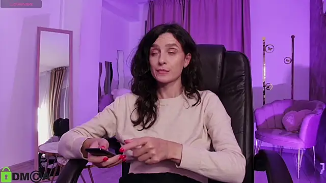 Snapshot of AnnaHarperX chatting on 10.22.25 AnnaHarperX online show from 10.22.25