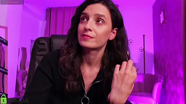 Snapshot of AnnaHarperX chatting on 10.31.25 AnnaHarperX online show from 10.31.25