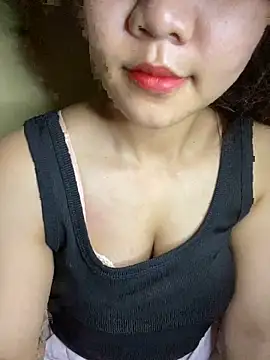 Snapshot of Sunset-yll chatting on 12.20.25 Sunset-yll online show from 12.20.25