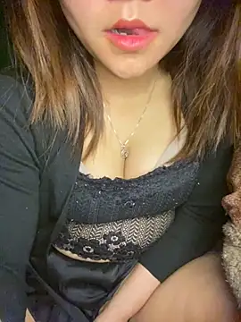 Snapshot of Sunset-yll chatting on 02.04.26 Sunset-yll online show from 02.04.26