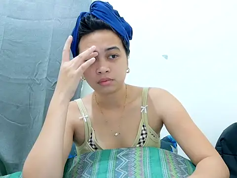 Snapshot of Ursexyasianskinny chatting on 04.20.26 Ursexyasianskinny online show from 04.20.26