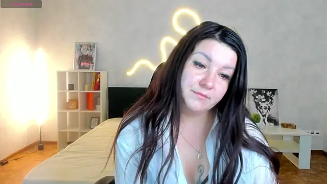 Snapshot of still__her chatting on 12.04.25 still her online show from 12.04.25