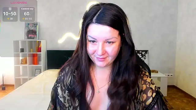 Snapshot of still__her chatting on 12.16.25 still her online show from 12.16.25