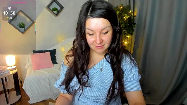 Snapshot of still__her chatting on 12.18.25 still her online show from 12.18.25