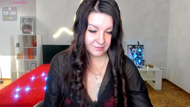 Snapshot of still__her chatting on 12.23.25 still her online show from 12.23.25