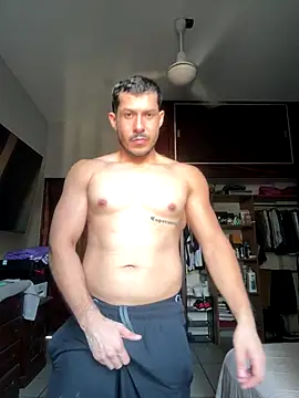 Snapshot of DARG_17 chatting on 12.15.25 DARG 17 online show from 12.15.25