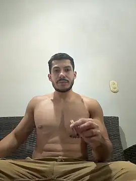 Snapshot of DARG_17 chatting on 12.16.25 DARG 17 online show from 12.16.25