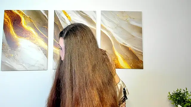 LiraRevery online show from 11.25.25