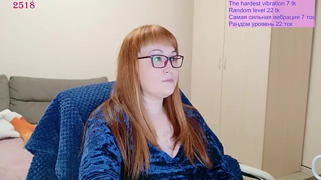 Snapshot of Foxy-lady chatting on 06.13.26 Foxy-lady online show from 06.13.26