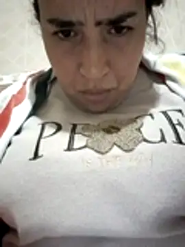 Snapshot of Hot_sexyopra chatting on 11.28.25 Hot sexyopra online show from 11.28.25